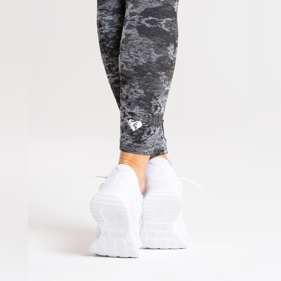 Women’s Best Camo Seamless Leggings Size Medium High-Waisted - Picture 11 of 11